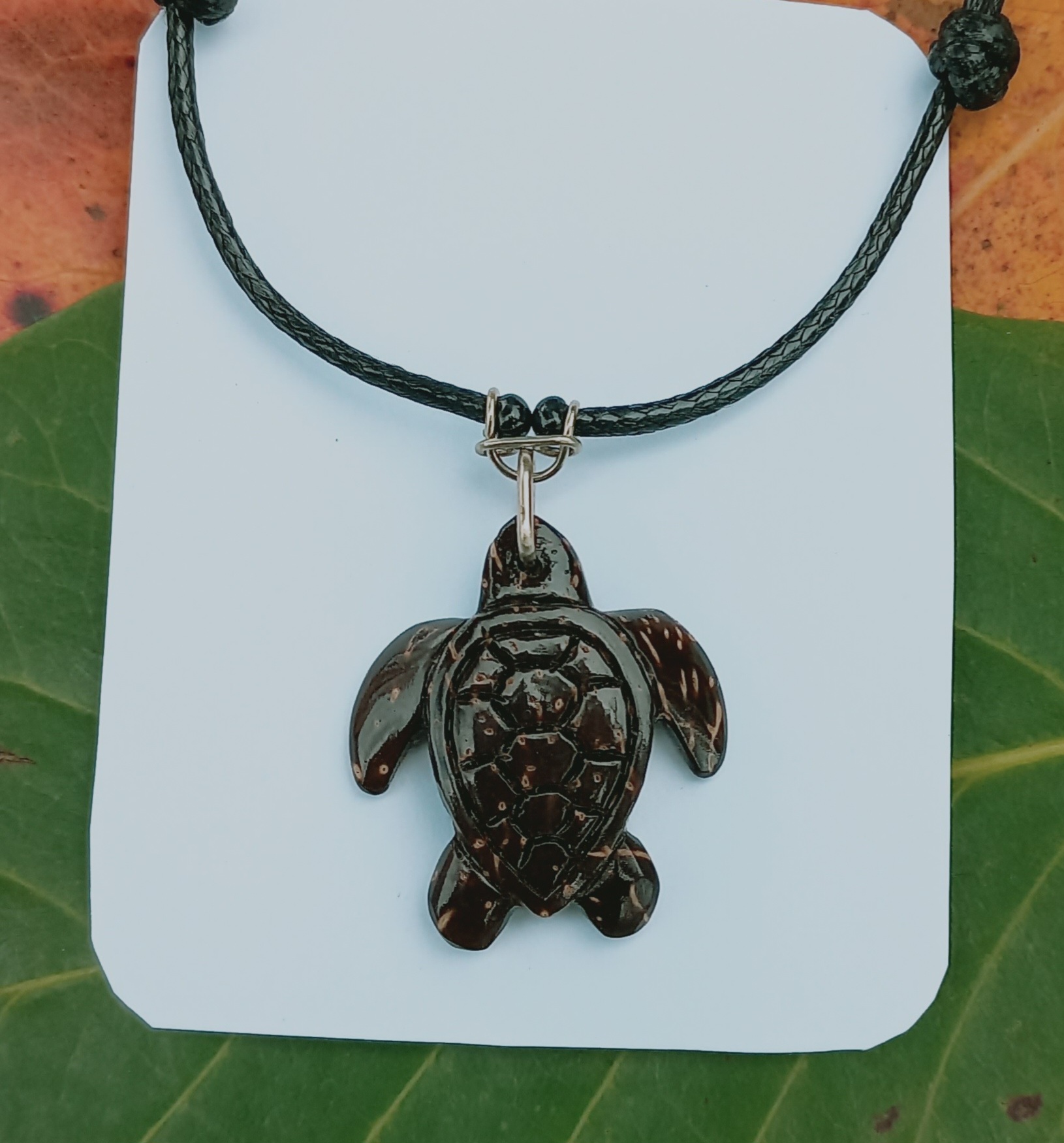 Collar tortuga en coco