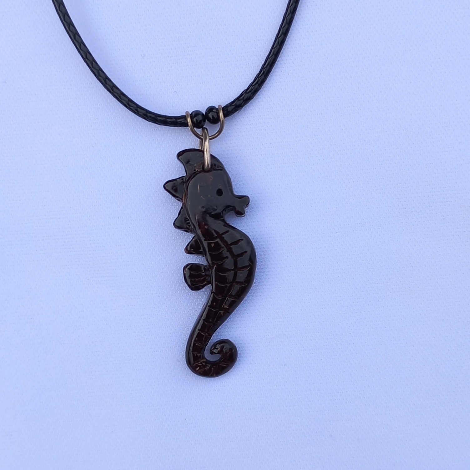 Collar de caballito de mar de coco