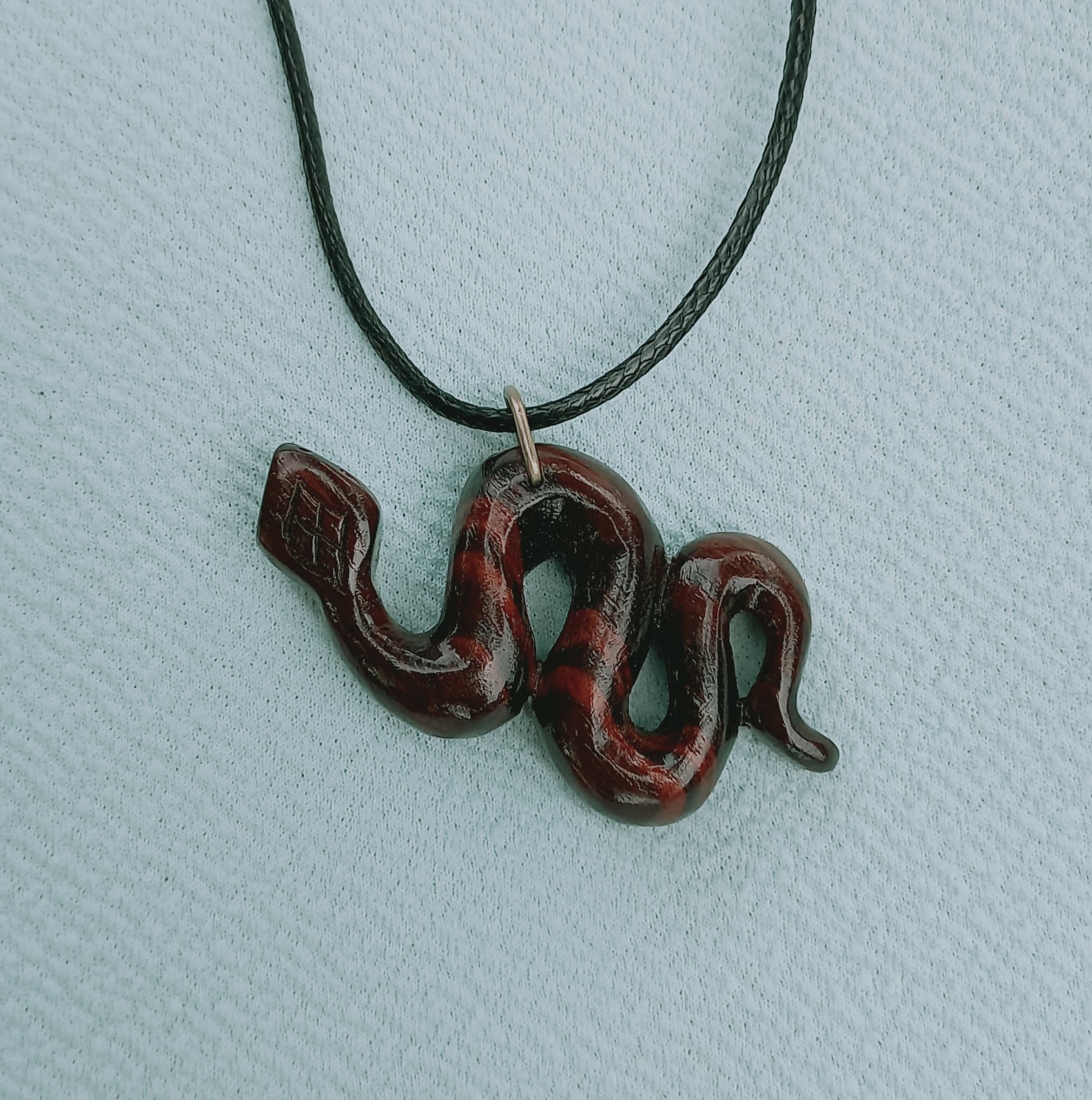 Collar de Serpiente Madera ron ron